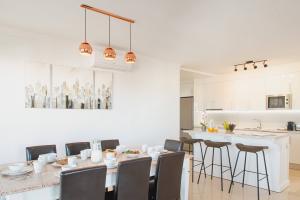 1148big-playa-blanca-villa-vista-rey-dining-area