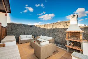 1160big-playa-blanca-villa-vista-rey-outdoor-barbeque