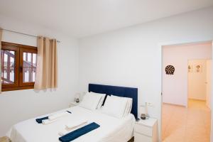 1167big-243-playa-blanca-villa-vista-rey-bedroom-2