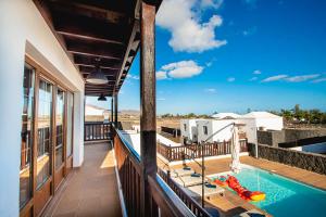 1429big-playa-blanca-villa-vista-rey-sundeck