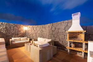 227big-playa-blanca-villa-vista-rey-outdoor-barbeque-night