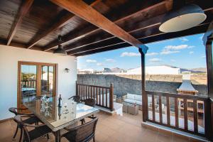 299big-playa-blanca-villa-vista-rey-terrace-table