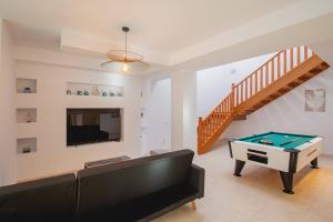 362big-vista-princesa-pool-table-tv
