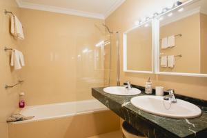 375big-playa-blanca-villa-vista-rey-bathroom