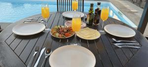 466big-playa-blanca-villa-villa-arabella-outside-dining-area-with-breakfast