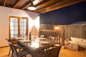 481big-playa-blanca-villa-vista-rey-dining-space-night