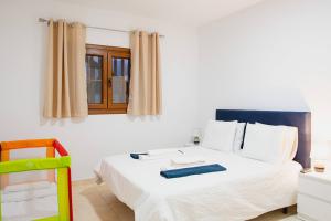 574big-1335-playa-blanca-villa-vista-rey-bedroom-2