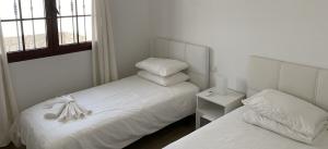 829big-playa-blanca-villa-arabella-bedroom-with-two-single-beds