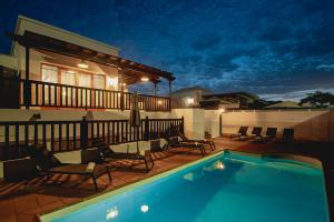 968big-vista-princesa-private-heated-pool-night