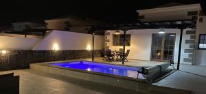 Villa Arabella Private Heated Pool Night