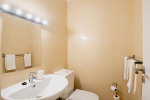 playa_blanca_villa_vista_rey_bathroom_mirror