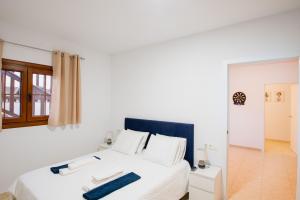 playa_blanca_villa_vista_rey_bedroom_2-1_uk