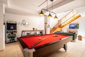 villa-penguina-pool-table-and-arcade
