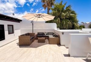 Villa Vista Oceana - Outdoor Lounging Area