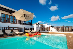 Playa Blanca villas to rent - Villa Vista Rey 3 ChIJXYzS2kU3RgwRPCNLhkDIiLw
