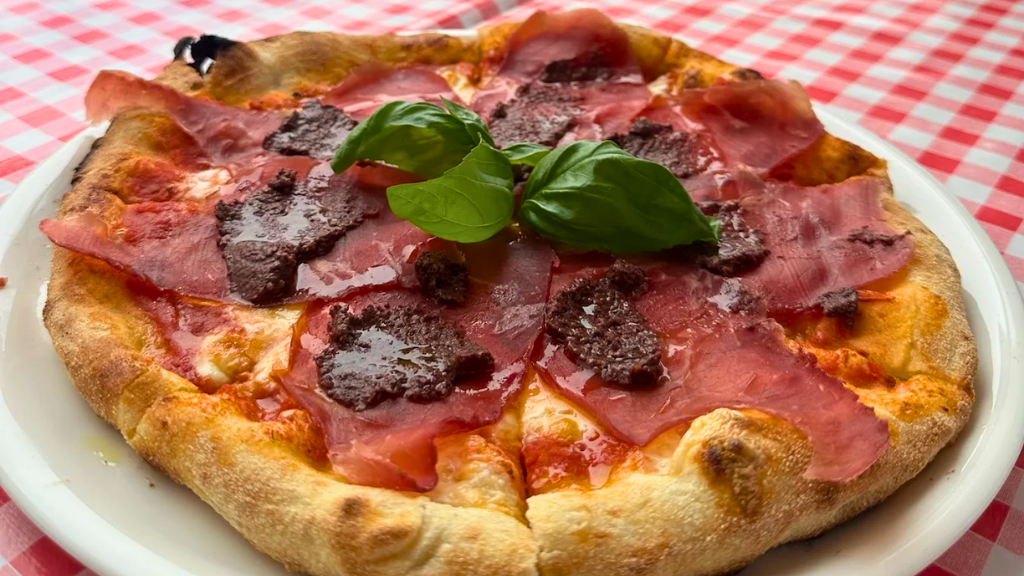Mia Pizza Lounge: Authentic Sicilian Pizza Playa Blanca 4 Pizza Playa Blanca