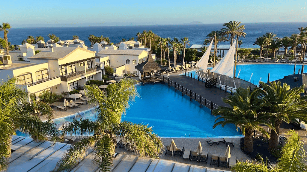 The Perfect Ending: Hotel Day Pass Playa Blanca for Late Departures 4 Hotel Day Pass Playa Blanca