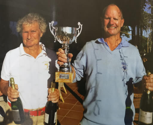 (Pictured left Sue Lee, Special Games Secretary for Las Palmeras Golf Society – Right Tony Corkindale Playa Blanca Golf Society) 