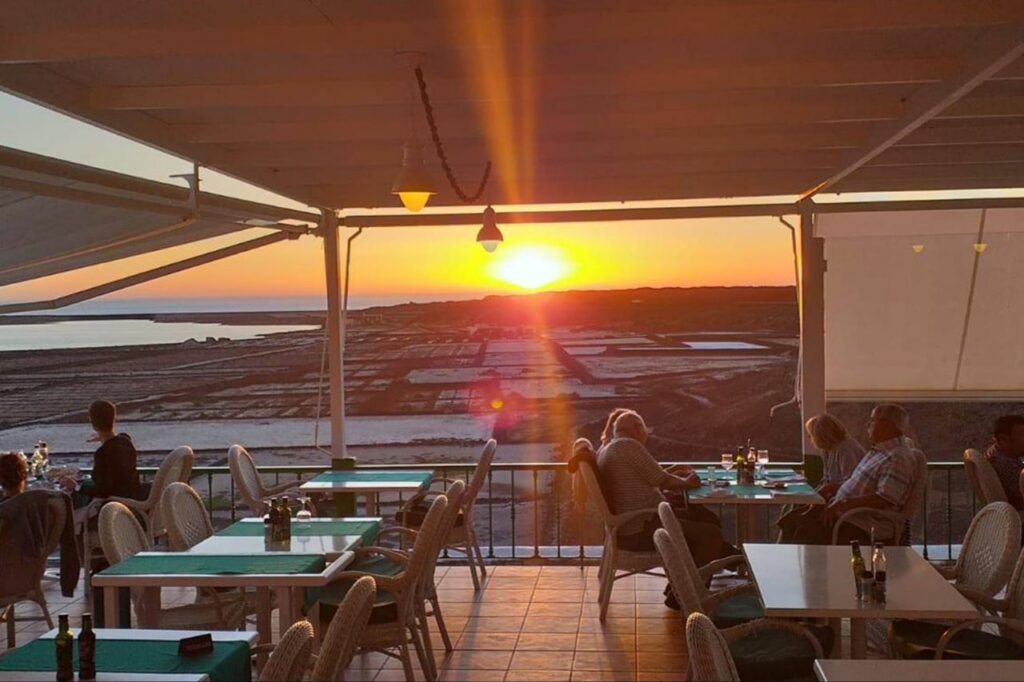 Mirador De La Salinas Dining Area