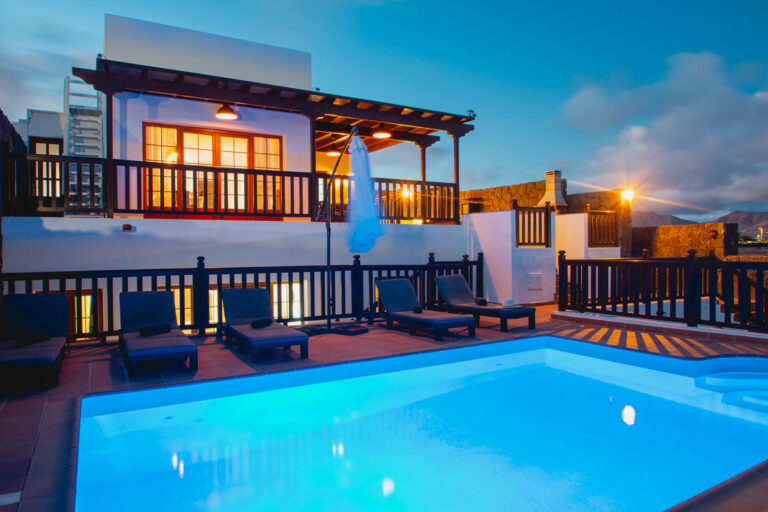 Villa vista Reina Playa Blanca villa Lanzarote Private heated pool with BBQ