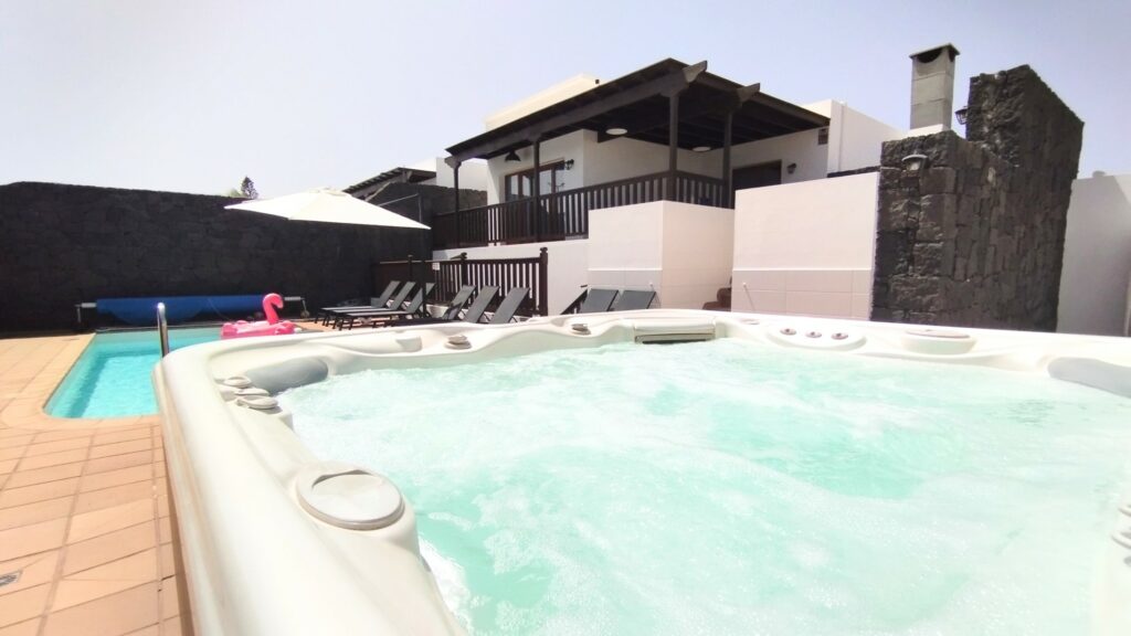 playa blanca villas with pool and hot tub