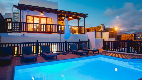 Villa-vista-Reina-Playa-Blanca-villa-Lanzarote-Private-heated-pool-with-BBQ